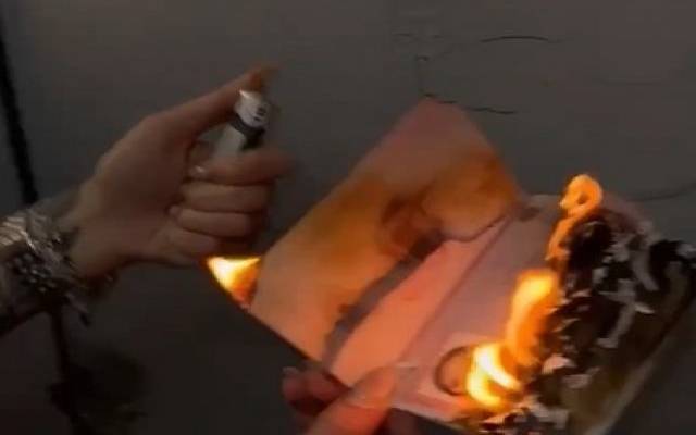 В Брянске блогер показала в соцсетях сожжение своего паспорта