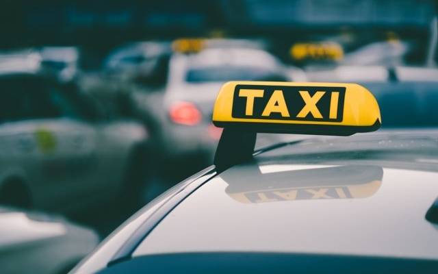 В Дзержинске оштрафовали таксиста-иностранца, вытащившего девушку из машины