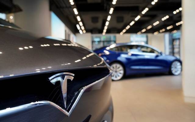 РИА Новости: в Киеве загорелся автосалон Tesla