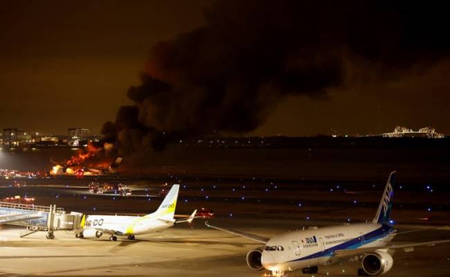 Kyodo: самолеты в аэропорту Токио могли столкнуться из-за недопонимания