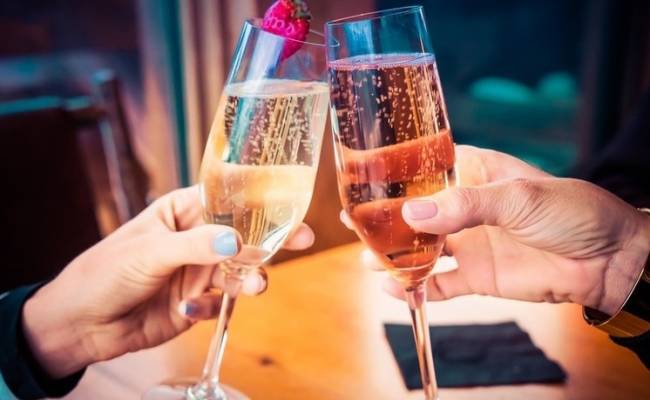 Названы способы постепенного отказа от употребления алкоголя после новогодних праздников