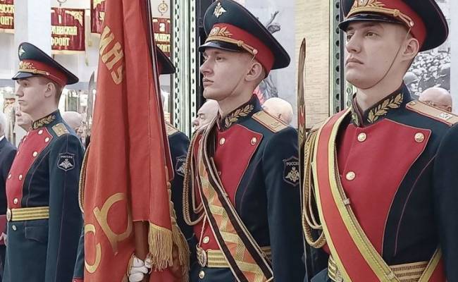 Центральный музей Вооруженных сил РФ передал Белоруссии знамя прославленного полка