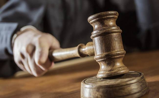 “Достала из кишки”: осуждена адвокат, пронесшая в СИЗО телефоны во влагалище