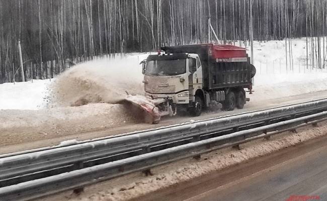 Казань не принимает. Сотни грузовиков застряли в сугробах на дорогах РФ