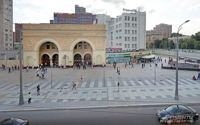 В московском метро пассажиру воткнули в руку отвертку