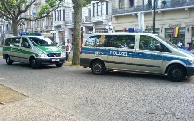 В Германии неизвестный удерживает четырех заложников в Starbucks