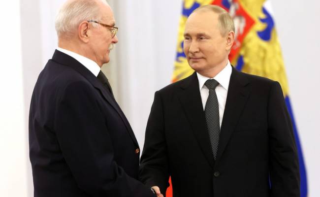 Собчак: Путину на "голую" вечеринку нажаловался Михалков