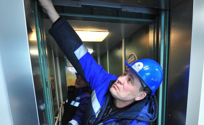 Специалисты признали, что заменить все устаревшие лифты к 2025 году нереально