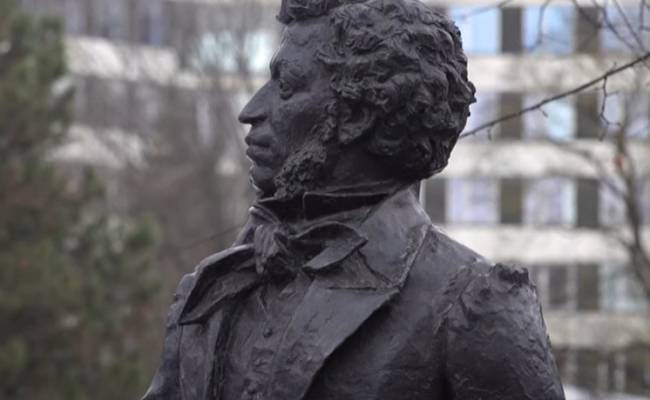 В Литве предложили вывезти памятник Пушкину из усадьбы его сына