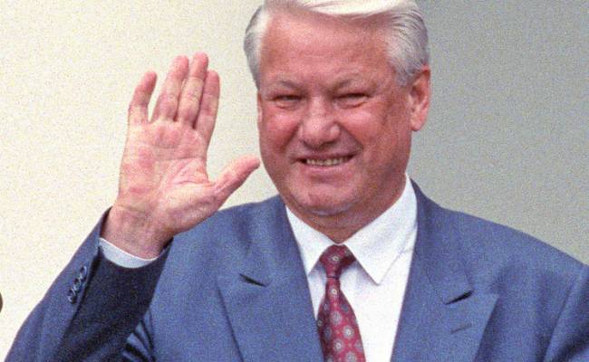 Вещи Ельцина продают без угрызений совести: медаль обменяли на бутылку