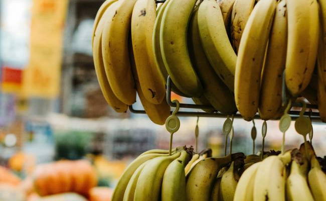Названы серьезные последствия запрета Россией эквадорских бананов и гвоздик