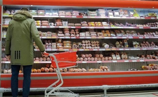 Россиянам хотят позволить есть продукты в магазине до оплаты на кассе