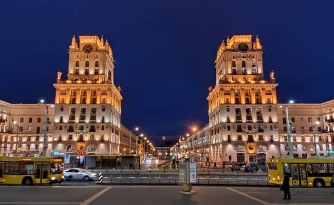 Минск и Москва: происходит взаимовлияние двух разных социальных укладов