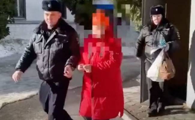 Мошенники убедили пожилую россиянку поджечь релейный шкаф