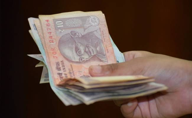 Россиянам предложили сделать ставку на рупии: в чем подвох