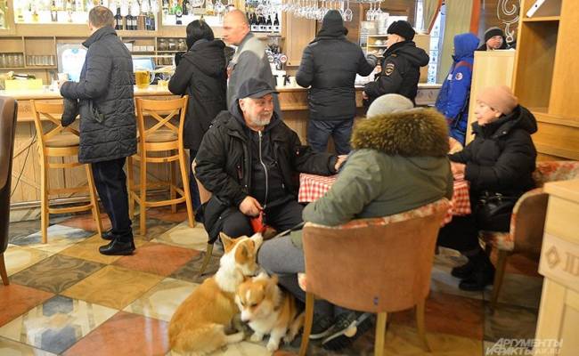 «Быстро одели маму». В ночном пожаре в Москве чудом спасли парализованную