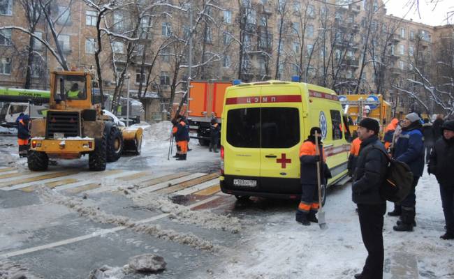 Известного ученого-физиолога эвакуировали во время масштабного пожара на улице Черняховского