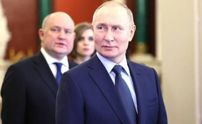 Путин поручил решить вопрос материального поощрения за наставничество