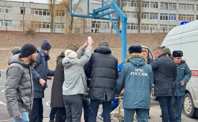 Губернатор Гладков прибыл к попавшему под удар ВСУ ТЦ в Белгороде