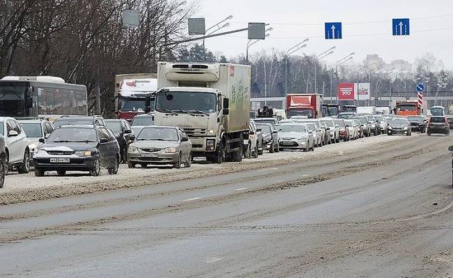 Пробки в Москве из-за снегопада достигли девяти баллов