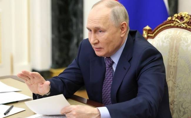 Путин поручил продлить выставку "Россия" до 8 июля