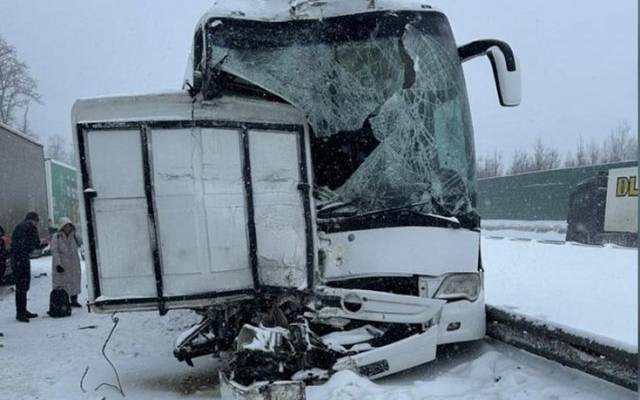 В Подмосковье три человека пострадали при столкновении двух автобусов