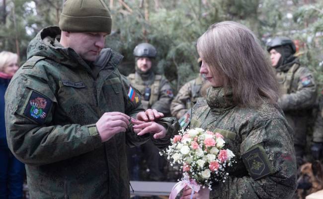 «Впечатления зашкаливают»: девушка рассказала о своей необычной свадьбе в зоне СВО