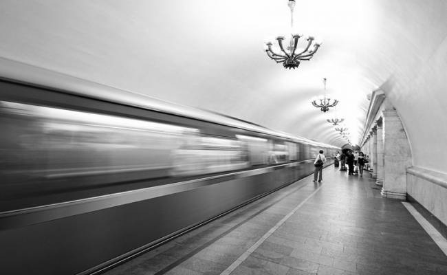Журналист Карлсон назвал восхитившую его станцию метро в Москве