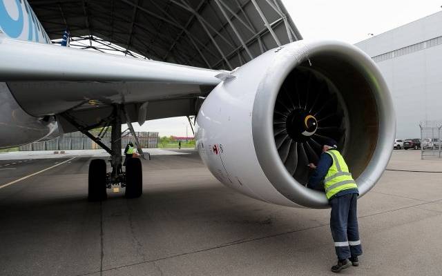 SHOT: самолет Air Serbia при взлете в аэропорту Белграда пробил фюзеляж