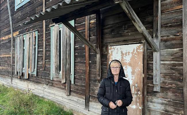 «Всем наплевать»: жительнице аварийного барака предложили квартиру с ведром вместо туалета