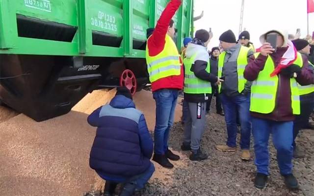 Полиция Польши проверит информацию о высыпании зерна из украинских вагонов