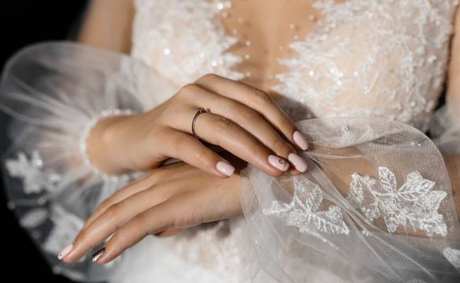 Невеста запретила бедной подруге приходить на ее свадьбу