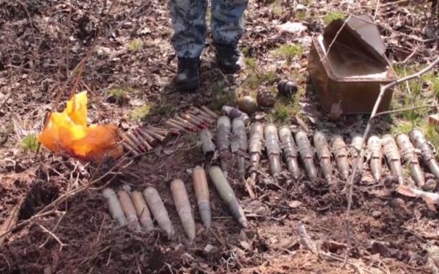 В Запорожской области полицейские нашли тайник со снарядами и гранатами