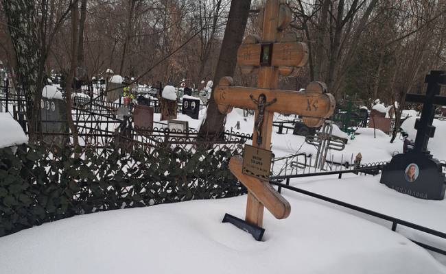 Из-за могилы Вилли Токарева случился скандал: коллеги призывают установить памятник шансонье
