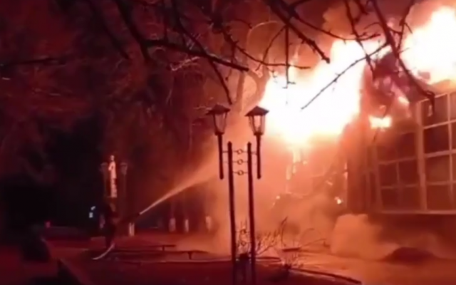 В Ростовской области загорелось административное здание
