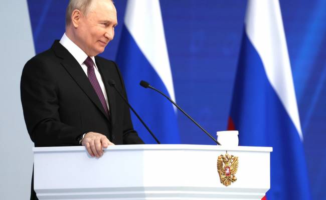 «Президент – красавчик!»: Тарасова рассказала о внешнем виде Путина во время Послания