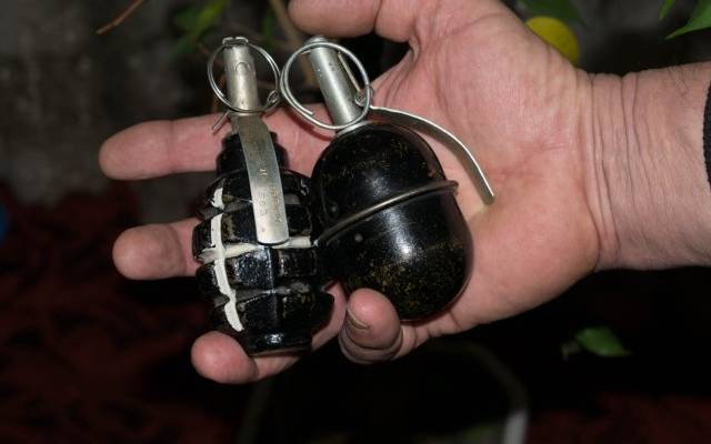 Подозреваемый в убийстве на Украине боец во время следствия взорвал гранату