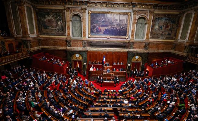 Франция сделала аборт конституционным правом: “Начинается эра мира надежды»