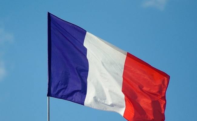 Франция сделала аборт конституционным правом