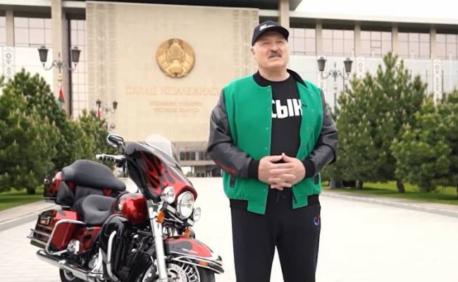 Сотням женщин Лукашенко пообещал раскрыть рецепт драников, которые не болтаются, как "собачий язык"