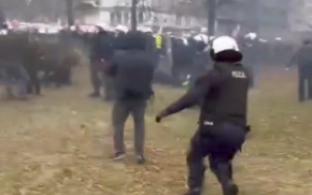 Несколько полицейских ранены во время акции протеста фермеров в Варшаве