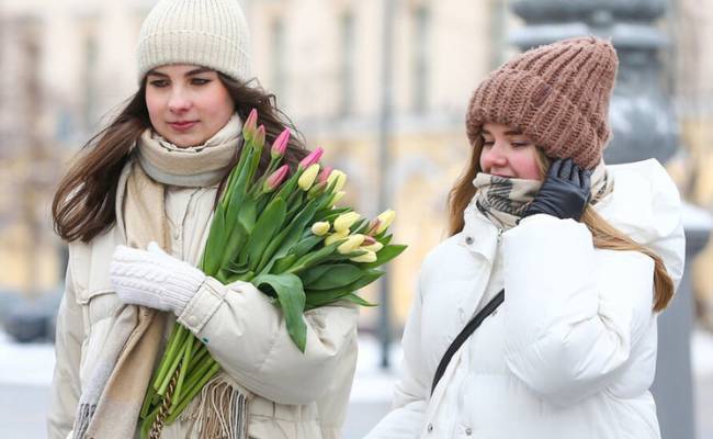 Гончарный круг и история дуэлей: москвичкам предлагают необычные варианты досуга 8 марта