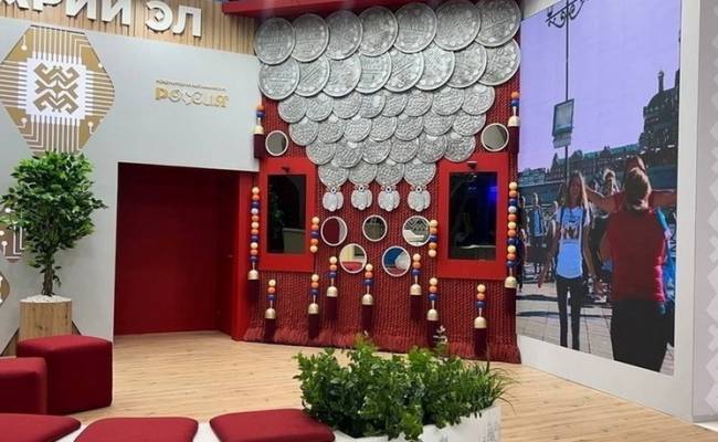 Восьмимиллионный посетитель выставки "Россия" получил билеты на матч российской сборной по футболу