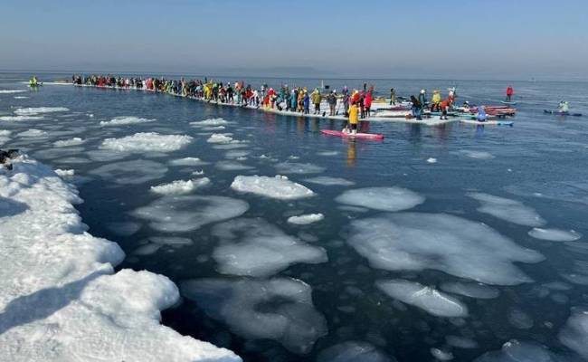 Более двухсот владивостокцев пытались покинуть город на льдине