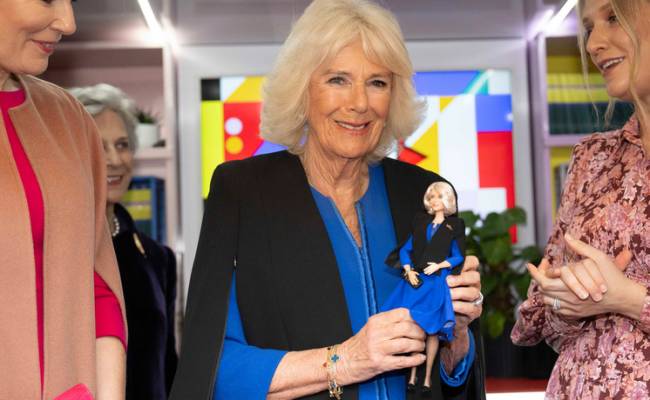 Королева Камилла похвалила протестовавших суфражисток и получила собственную куклу Барби
