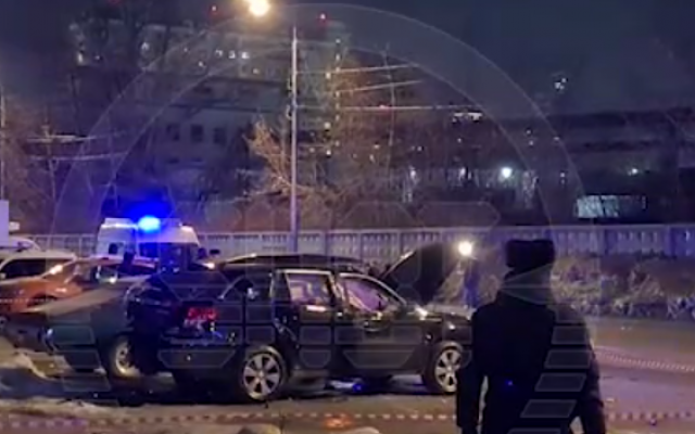 SHOT: на западе Москвы взорвался автомобиль с мужчиной внутри
