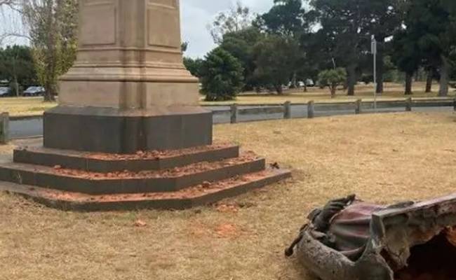 В Австралии нарастает борьба с историческими памятниками: обезглавлена королева Виктория