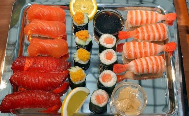 Более десяти человек получили отравление после заказа суши в российском регионе