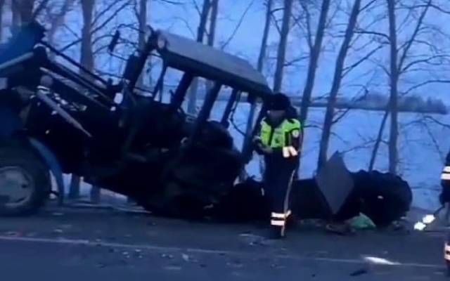 В Башкирии в ДТП с трактором погибли 4 человека