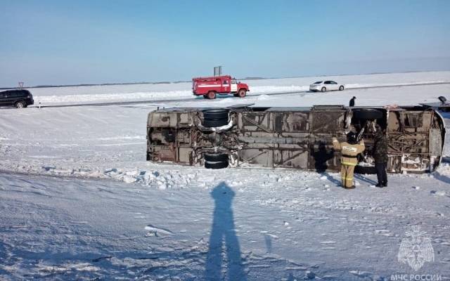 Семь человек пострадали в ДТП с автобусом в Алтайском крае